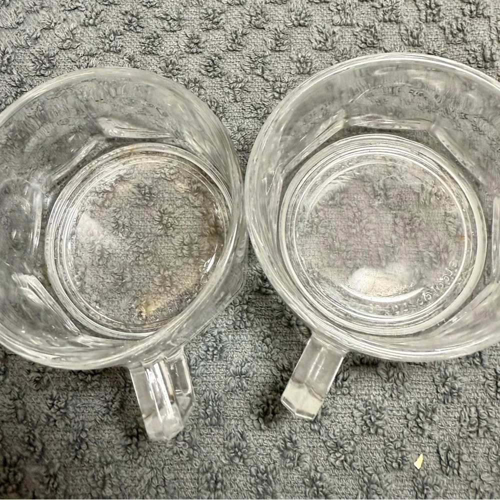 VINTAGE ARCOROC FRENCH RETRO 1970’sTHUMBPRINT PATTERN DEMITASSE CUP & SAUCER SET